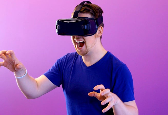 man playing with a vr casque